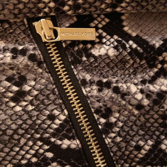 Michael Kors snakeskin print skirt Sz 4P - Picture 2 of 8